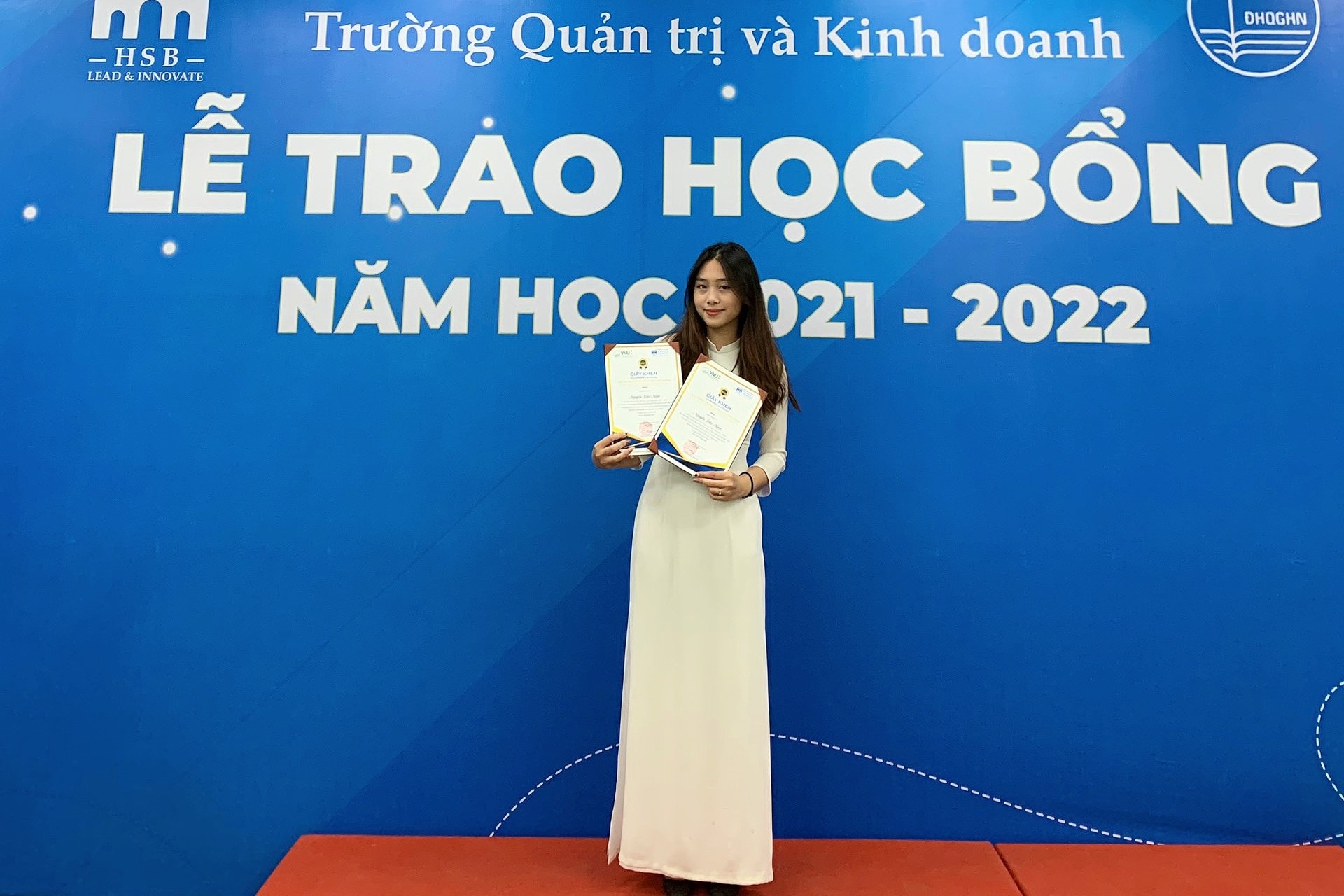 C:\Users\Admin\Desktop\HUYỆN ỦY - UBND HUYỆN\MỚI\Thủ khoa- Nữ sinh liên tục giành được các học bổng của trường và doanh nghiệp.jpg
