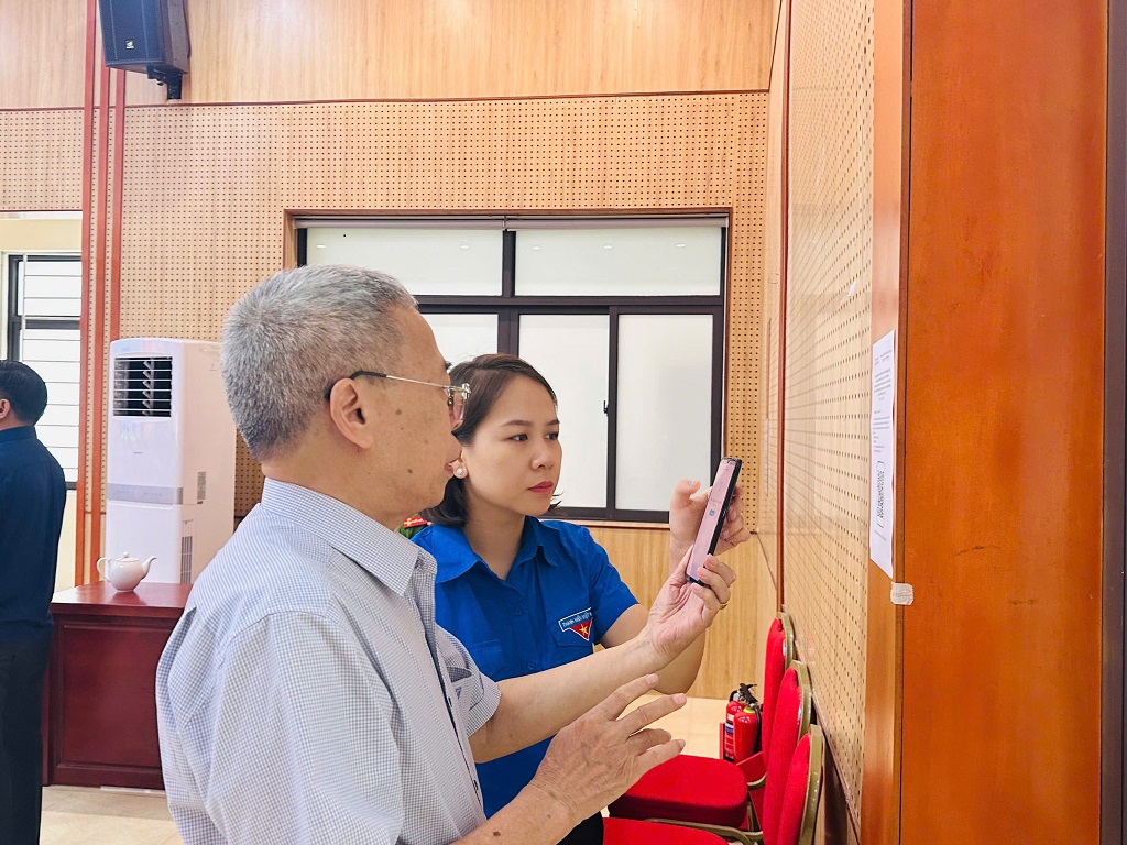 Phường Phương Liệt tổ chức Lễ phát động phong trào thi đua phát triển khoa học, công nghệ, đổi mới sáng tạo và chuyển đổi số; triển khai Chiến dịch “45 ngày đêm ra quân hỗ trợ hoạt động chuyển đổi số" - Ảnh 9.