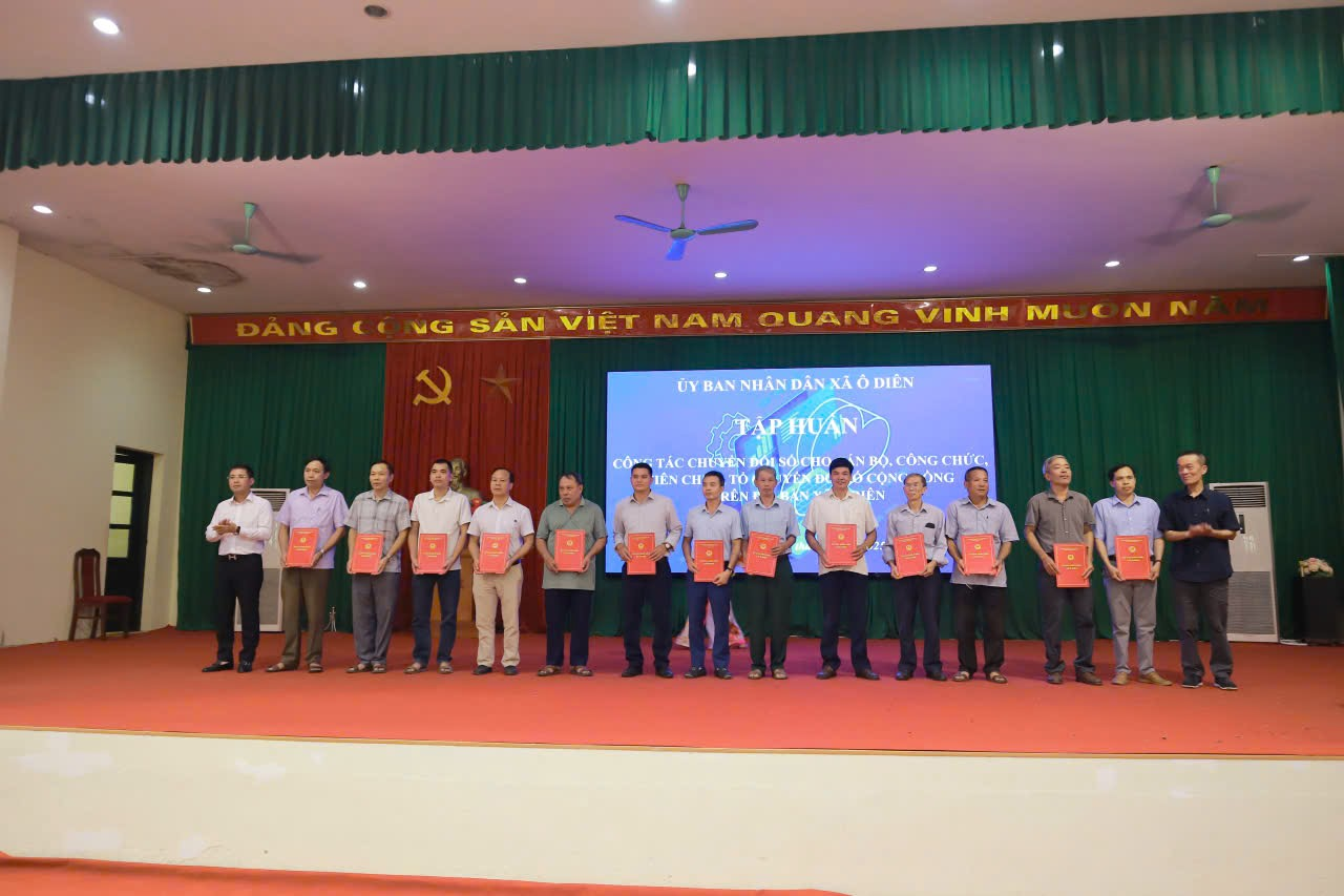 Tập huấn chuyển đổi số trên địa bàn xã- Ảnh 2.