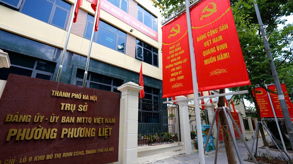 PHƯỜNG PHƯƠNG LIỆT TÍCH CỰC TUYÊN TRUYỀN TẠO KHÔNG KHÍ TƯNG BỪNG, PHẤN KHỞI CHÀO MỪNG ĐẠI HỘI ĐẠI BIỂU ĐẢNG BỘ PHƯỜNG LẦN THỨ NHẤT VÀ HƯỚNG TỚI ĐẠI HỘI ĐẢNG CÁC CẤP, NHIỆM KỲ 2025-2030- Ảnh 1.