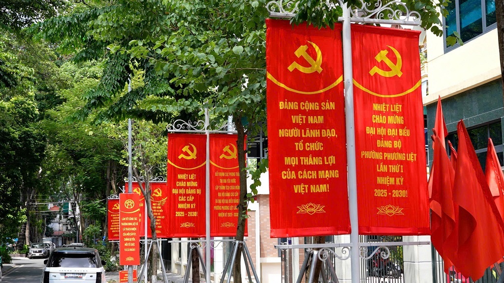 PHƯỜNG PHƯƠNG LIỆT TÍCH CỰC TUYÊN TRUYỀN TẠO KHÔNG KHÍ TƯNG BỪNG, PHẤN KHỞI CHÀO MỪNG ĐẠI HỘI ĐẠI BIỂU ĐẢNG BỘ PHƯỜNG LẦN THỨ NHẤT VÀ HƯỚNG TỚI ĐẠI HỘI ĐẢNG CÁC CẤP, NHIỆM KỲ 2025-2030- Ảnh 8.