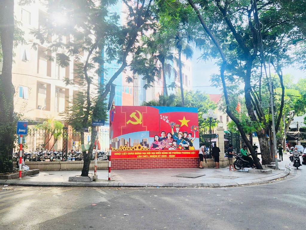 PHƯỜNG PHƯƠNG LIỆT TÍCH CỰC TUYÊN TRUYỀN TẠO KHÔNG KHÍ TƯNG BỪNG, PHẤN KHỞI CHÀO MỪNG ĐẠI HỘI ĐẠI BIỂU ĐẢNG BỘ PHƯỜNG LẦN THỨ NHẤT VÀ HƯỚNG TỚI ĐẠI HỘI ĐẢNG CÁC CẤP, NHIỆM KỲ 2025-2030- Ảnh 11.