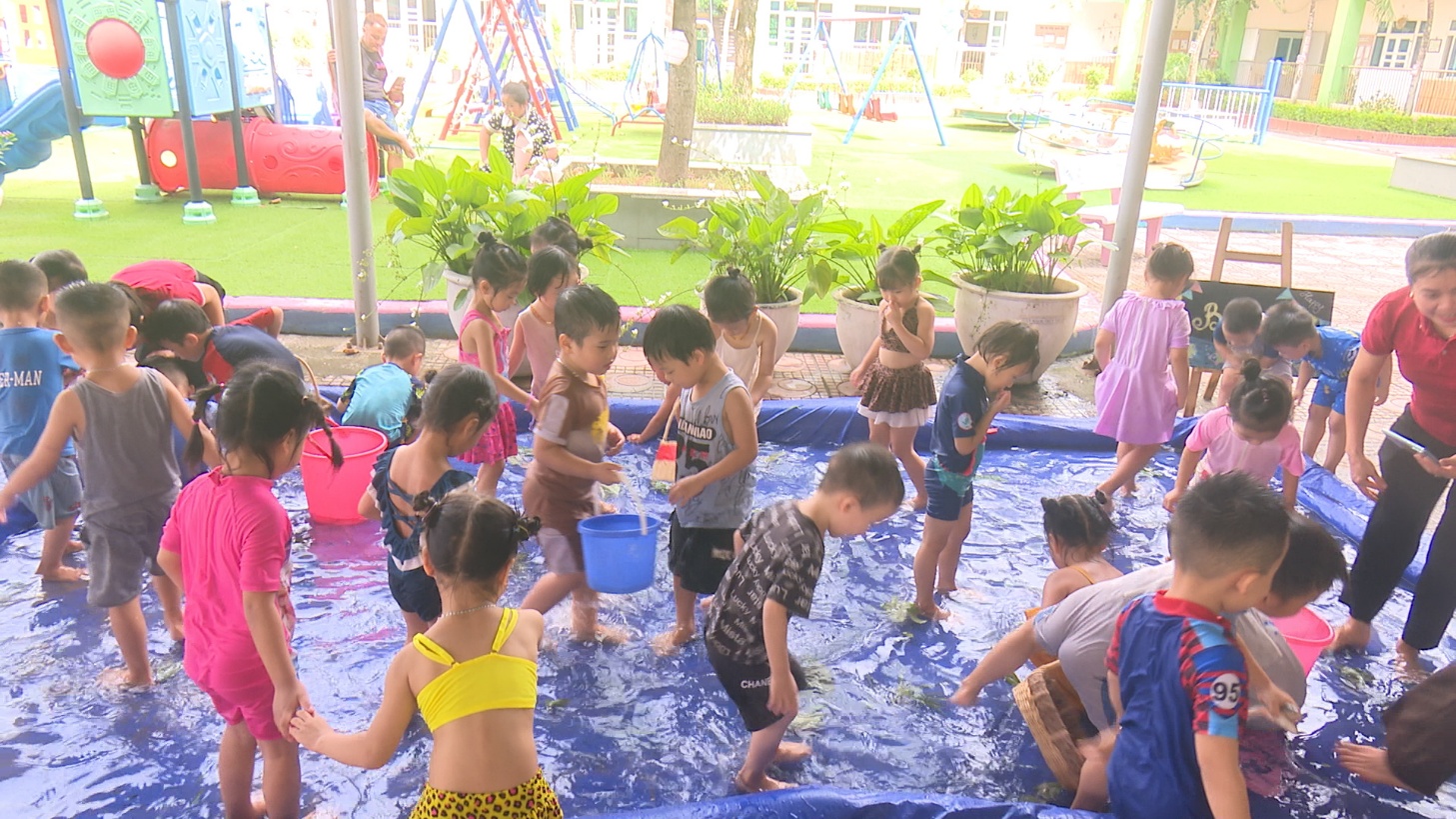 Trường mầm non Đức Thượng tổ chức Ngày hội “Nước và sắc màu” hè 2025- Ảnh 8.