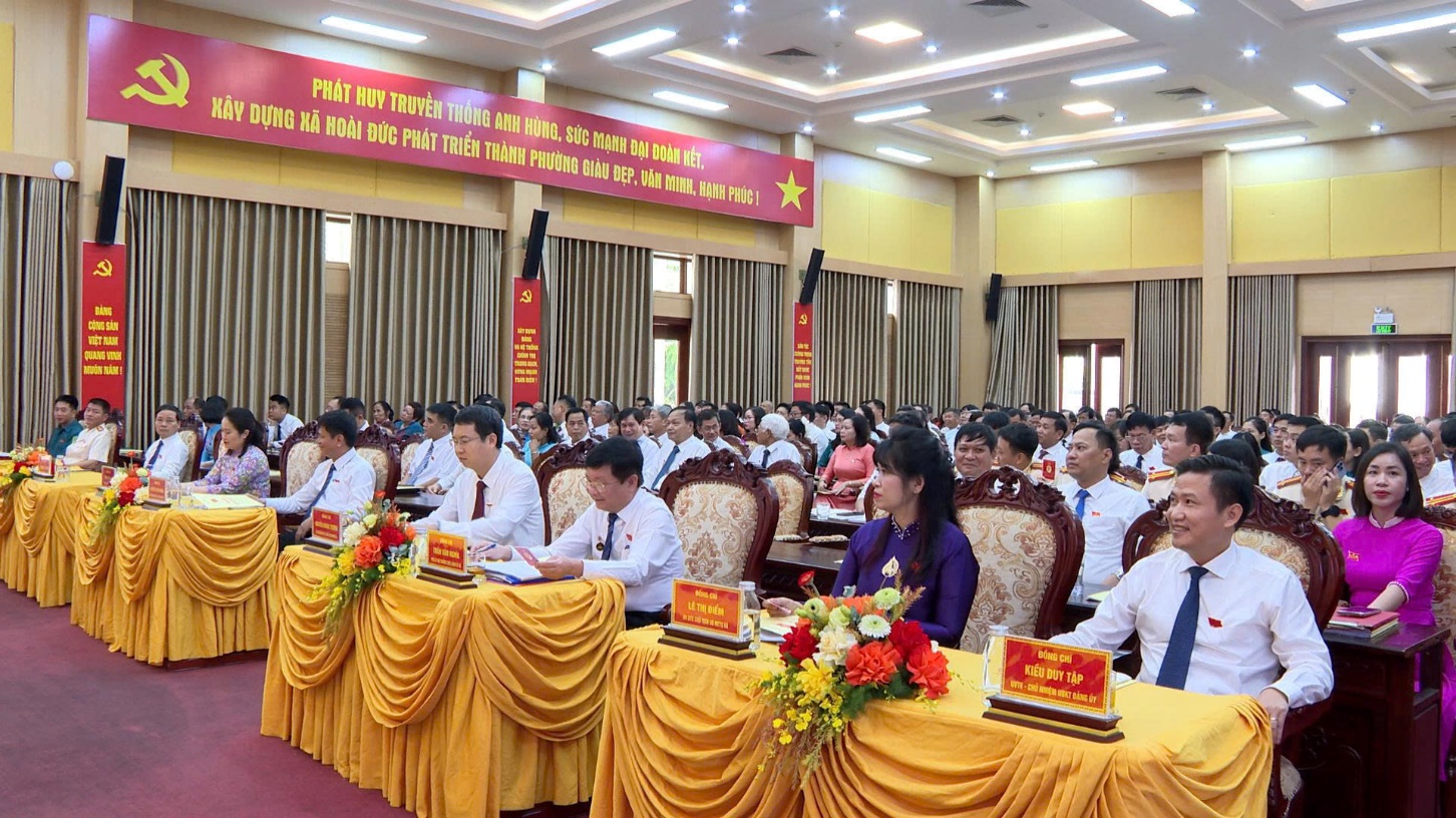 Ngày làm việc thứ nhất Đại hội đại biểu Đảng bộ xã Hoài Đức lần thứ I, nhiệm kỳ 2025-2030- Ảnh 1.