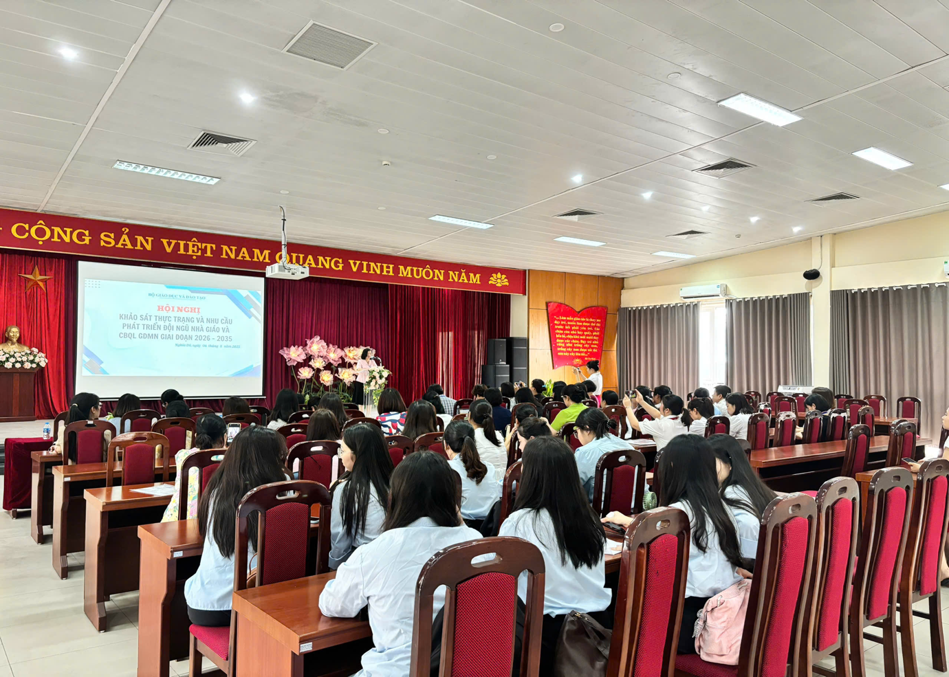 Trường Mầm non Ánh Sao đón tiếp đoàn khảo sát thực trạng và nhu cầu phát triển đội ngũ nhà giáo và cán bộ quản lý giáo dục mầm non giai đoạn 2026-2035 của Bộ giáo dục và Đào tạo- Ảnh 1.