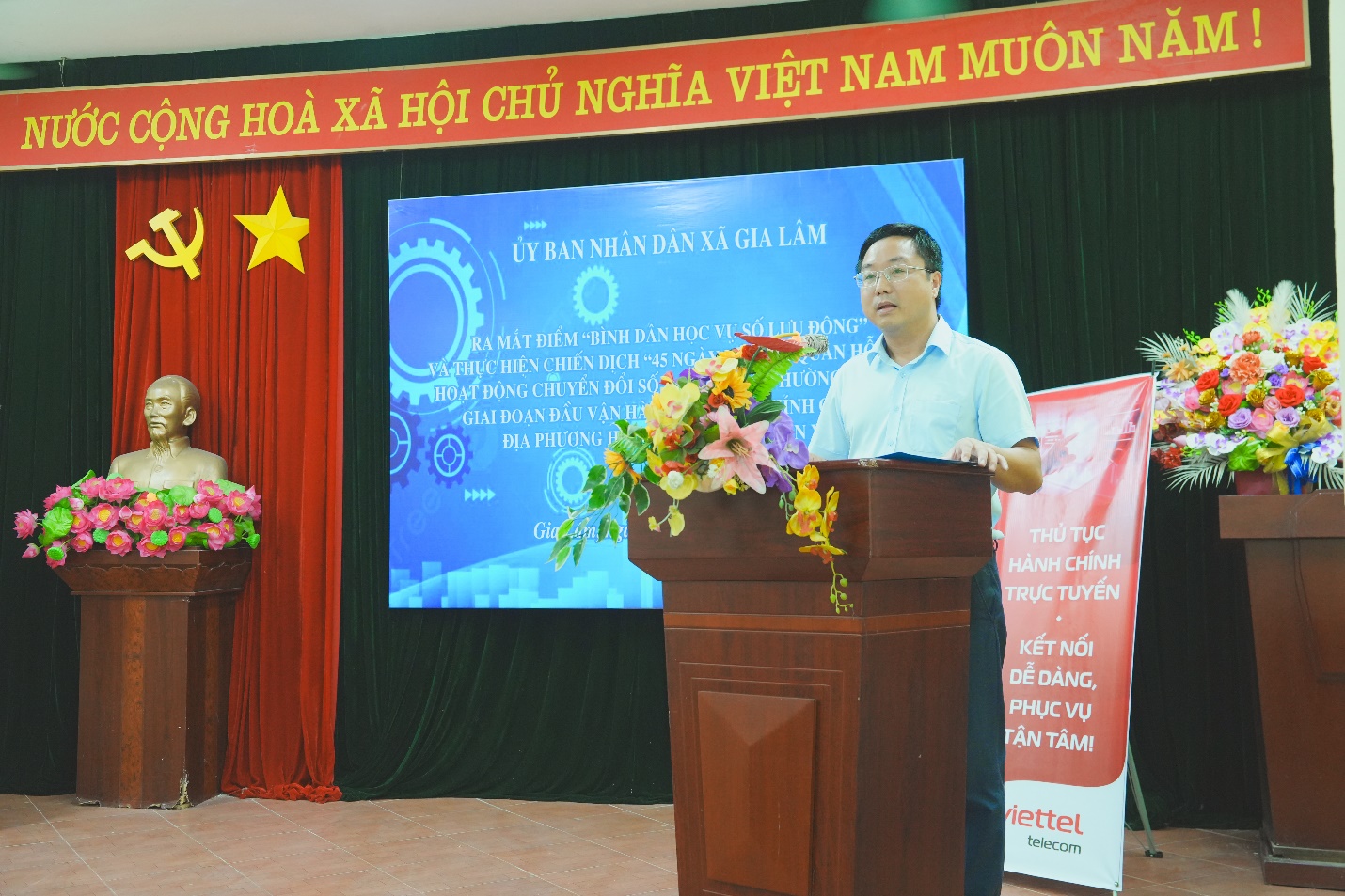 Gia Lâm ra mắt điểm “Bình dân học vụ số lưu động” và thực hiện Chiến dịch “45 ngày đêm ra quân hỗ trợ hoạt động chuyển đổi số tại các xã, phường trong giai đoạn đầu vận hành mô hình chính quyền địa phương hai cấp” - Ảnh 2.