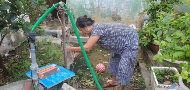 Trạm Y tế xã Hoài Đức tổ chức chiến dịch vệ sinh môi trường, diệt bọ gậy, phun hóa chất diệt muỗi chủ động phòng chống bệnh sốt xuất huyết- Ảnh 4.
