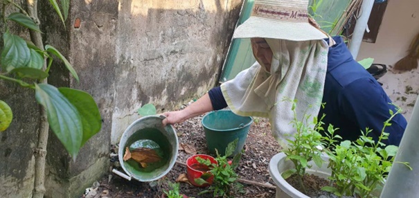 Trạm Y tế xã Hoài Đức tổ chức chiến dịch vệ sinh môi trường, diệt bọ gậy, phun hóa chất diệt muỗi chủ động phòng chống bệnh sốt xuất huyết- Ảnh 6.