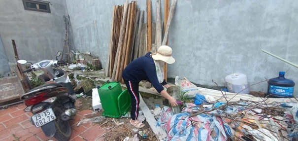 Trạm Y tế xã Hoài Đức tổ chức chiến dịch vệ sinh môi trường, diệt bọ gậy, phun hóa chất diệt muỗi chủ động phòng chống bệnh sốt xuất huyết- Ảnh 7.