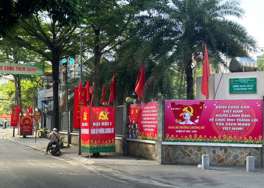 Rực rỡ cờ hoa chào mừng Đại hội đại biểu Đảng bộ phường Chương Mỹ lần thứ I, nhiệm kỳ 2025 - 2030- Ảnh 7.