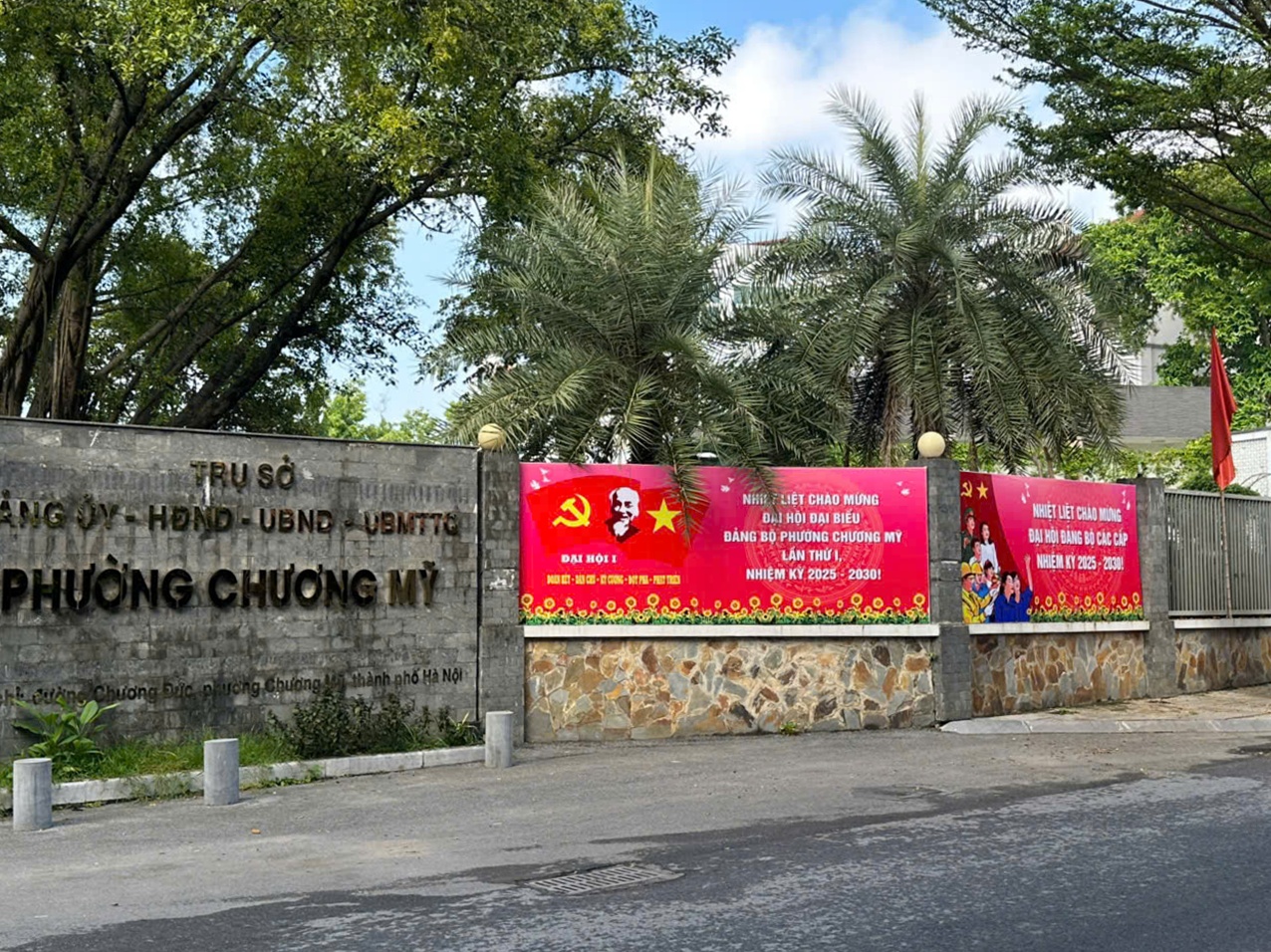 Rực rỡ cờ hoa chào mừng Đại hội đại biểu Đảng bộ phường Chương Mỹ lần thứ I, nhiệm kỳ 2025 - 2030- Ảnh 2.
