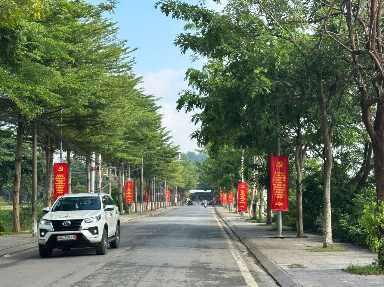 Rực rỡ cờ hoa chào mừng Đại hội đại biểu Đảng bộ phường Chương Mỹ lần thứ I, nhiệm kỳ 2025 - 2030- Ảnh 10.