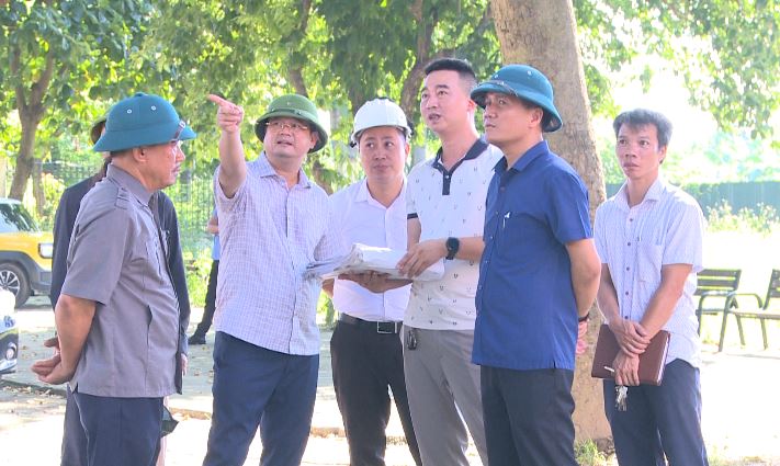Lãnh đạo xã Phúc Lộc kiểm tra tiến độ thi công các dự án trọng điểm trên địa bàn- Ảnh 2.