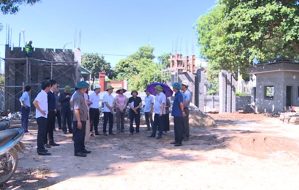 Lãnh đạo xã Phúc Lộc kiểm tra tiến độ thi công các dự án trọng điểm trên địa bàn- Ảnh 1.