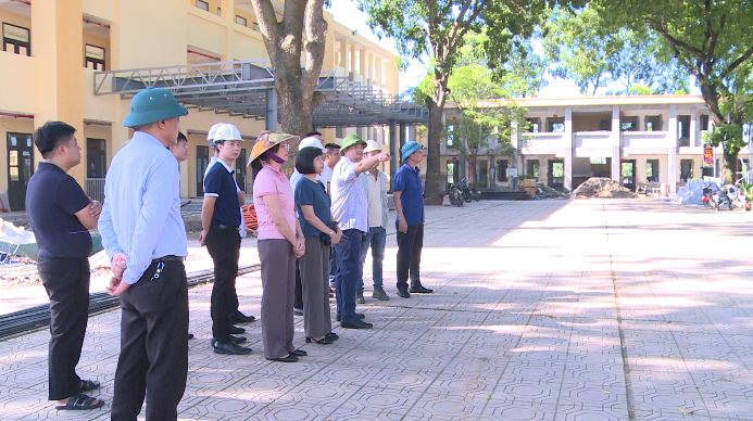 Lãnh đạo xã Phúc Lộc kiểm tra tiến độ thi công các dự án trọng điểm trên địa bàn- Ảnh 4.