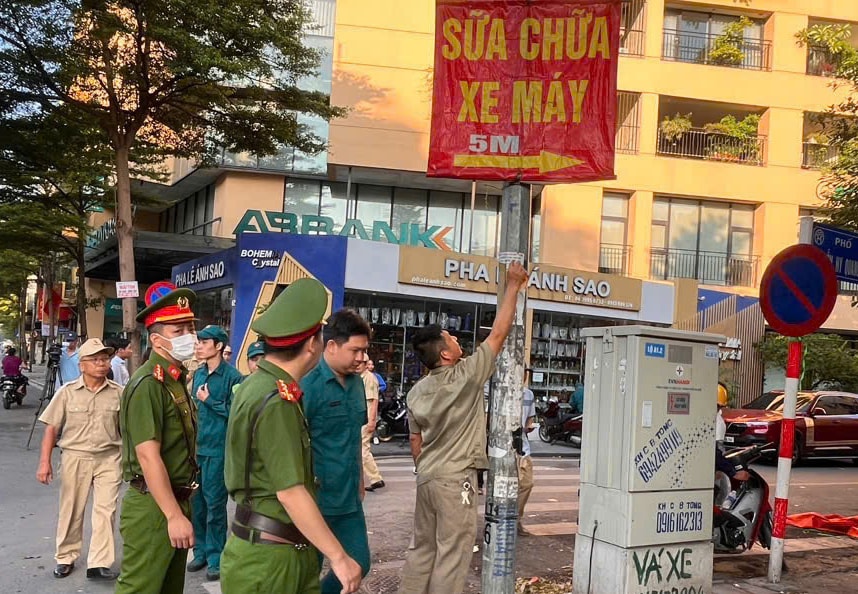 Các phường Đống Đa, Văn Miếu - Quốc Tử Giám, Ô Chợ Dừa ra quân duy trì vệ sinh môi trường- Ảnh 4.
