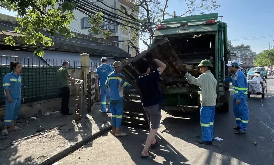 PHƯỜNG HỒNG HÀ RA QUÂN TỔNG VỆ SINH, CHỈNH TRANG ĐÔ THỊ CHÀO MỪNG ĐẠI HỘI ĐẢNG BỘ PHƯỜNG LẦN THỨ NHẤT, NHIỆM KÌ 2025-2030- Ảnh 3.