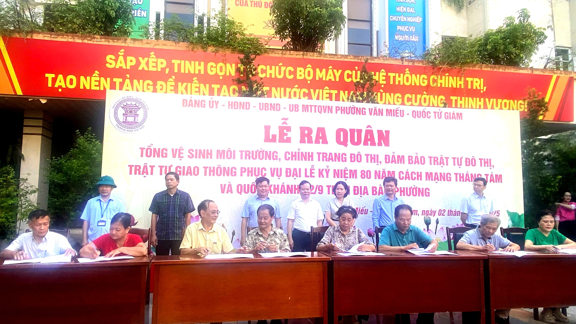 Các phường Đống Đa, Văn Miếu - Quốc Tử Giám, Ô Chợ Dừa ra quân duy trì vệ sinh môi trường- Ảnh 1.