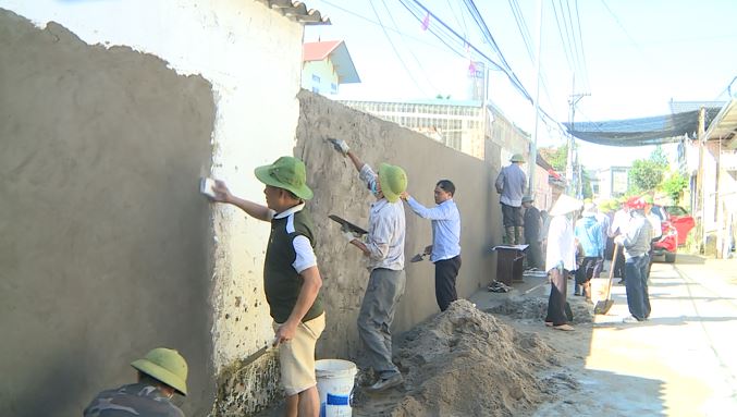 Thường trực Đảng uỷ xã kiểm tra cơ sở, động viên nhân dân chung sức xây dựng nông thôn mới- Ảnh 1.