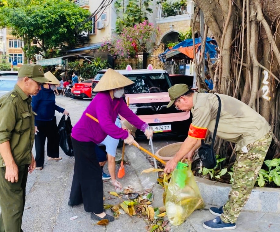Các phường Đống Đa, Văn Miếu - Quốc Tử Giám, Ô Chợ Dừa ra quân duy trì vệ sinh môi trường- Ảnh 2.