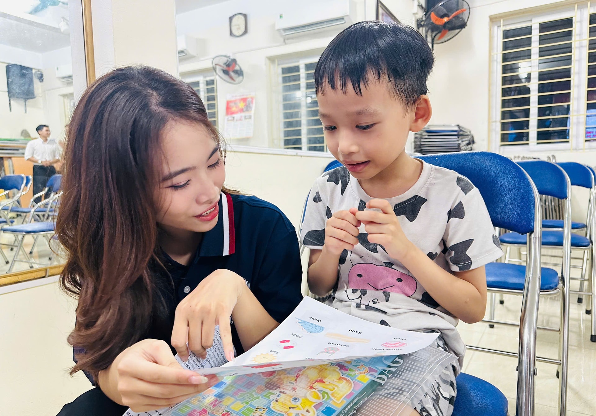 Lớp học tiếng Anh vui vẻ của thiếu nhi phường Đống Đa- Ảnh 5.