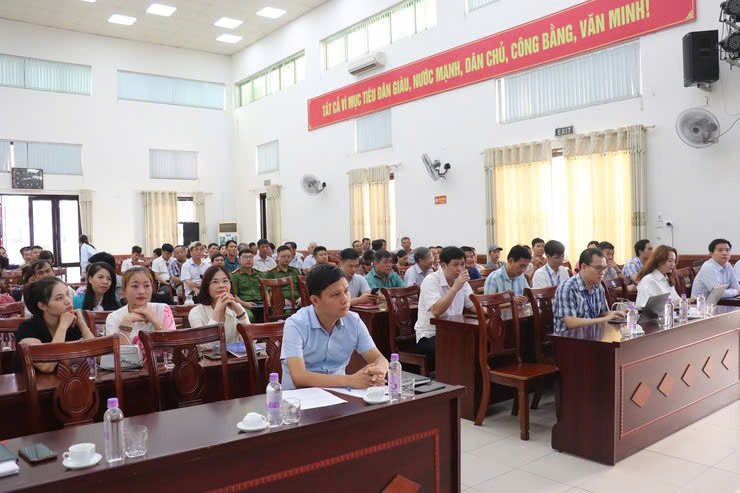 Đưa chuyển đổi số đến từng người dân: Trung tâm Phục vụ hành chính công phối hợp với xã Bát Tràng vào cuộc mạnh mẽ- Ảnh 1.
