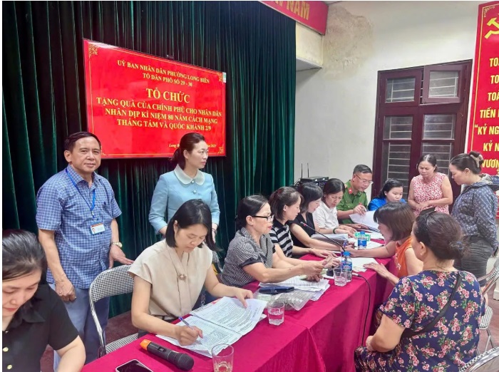 Phường Long Biên triển khai 37 điểm tặng quà dịp 80 năm Quốc khánh- Ảnh 2.