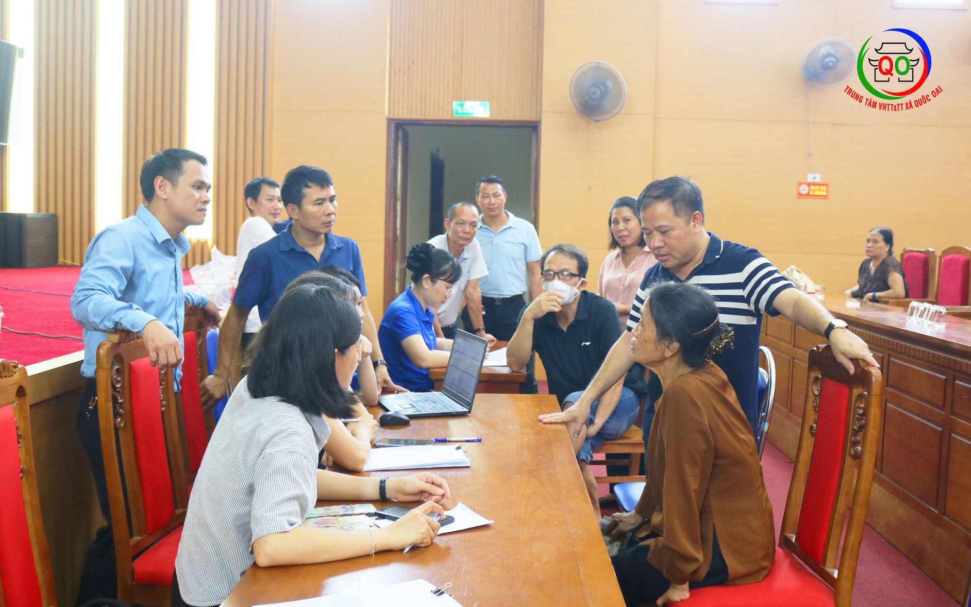 QUỐC OAI: ĐẨY NHANH TIẾN ĐỘ CHI TRẢ QUÀ TẾT ĐỘC LẬP CHO NHÂN DÂN