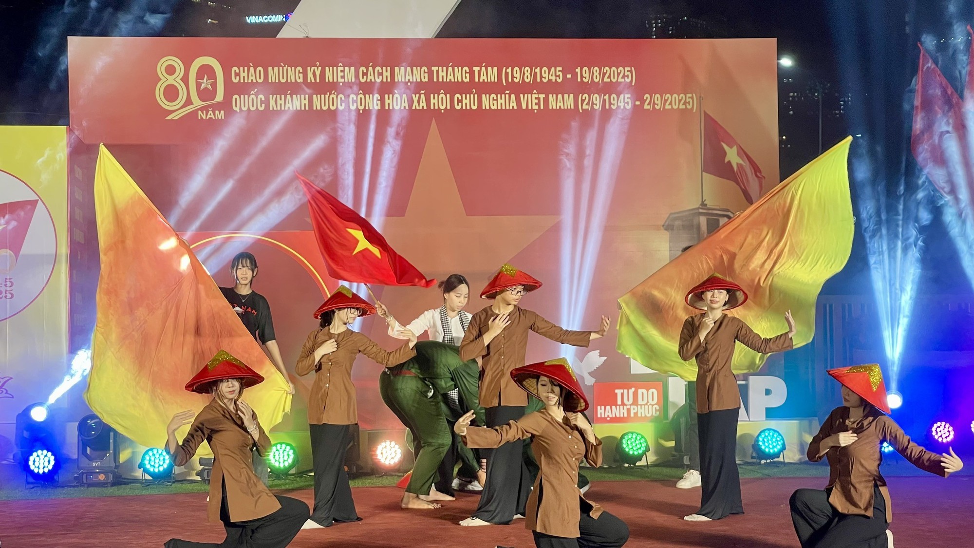 Cầu Giấy: Sôi nổi chương trình văn nghệ chào mừng 80 năm Quốc khánh 2/9- Ảnh 3.
