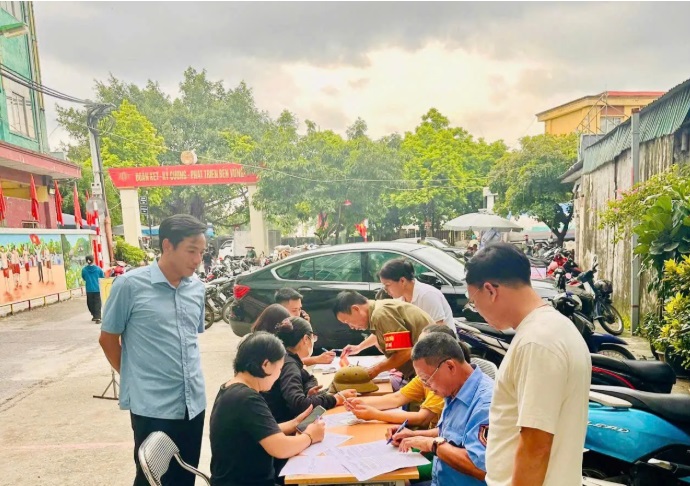 Phường Long Biên triển khai 37 điểm tặng quà dịp 80 năm Quốc khánh- Ảnh 1.