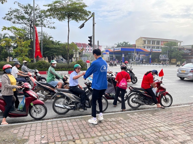 UBND xã Hoài Đức thăm, tặng quà lực lượng Đoàn Thanh niên tại điểm chốt hỗ trợ nhân dân dịp kỷ niệm 80 năm Quốc khánh 2/9- Ảnh 4.