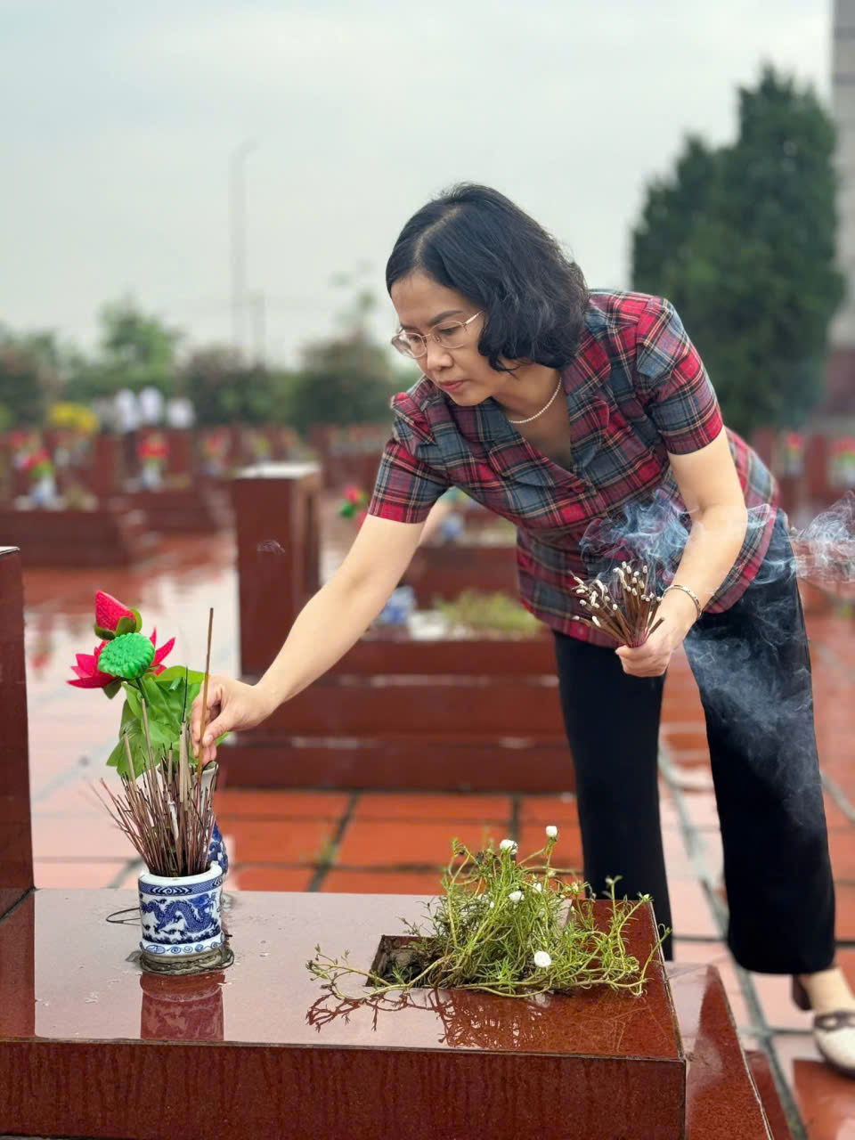 Dâng hương nhân kỷ niệm 80 năm Quốc khánh nước Cộng hòa xã hội chủ nghĩa Việt Nam (02/9/1945 - 02/9/2025)- Ảnh 3.