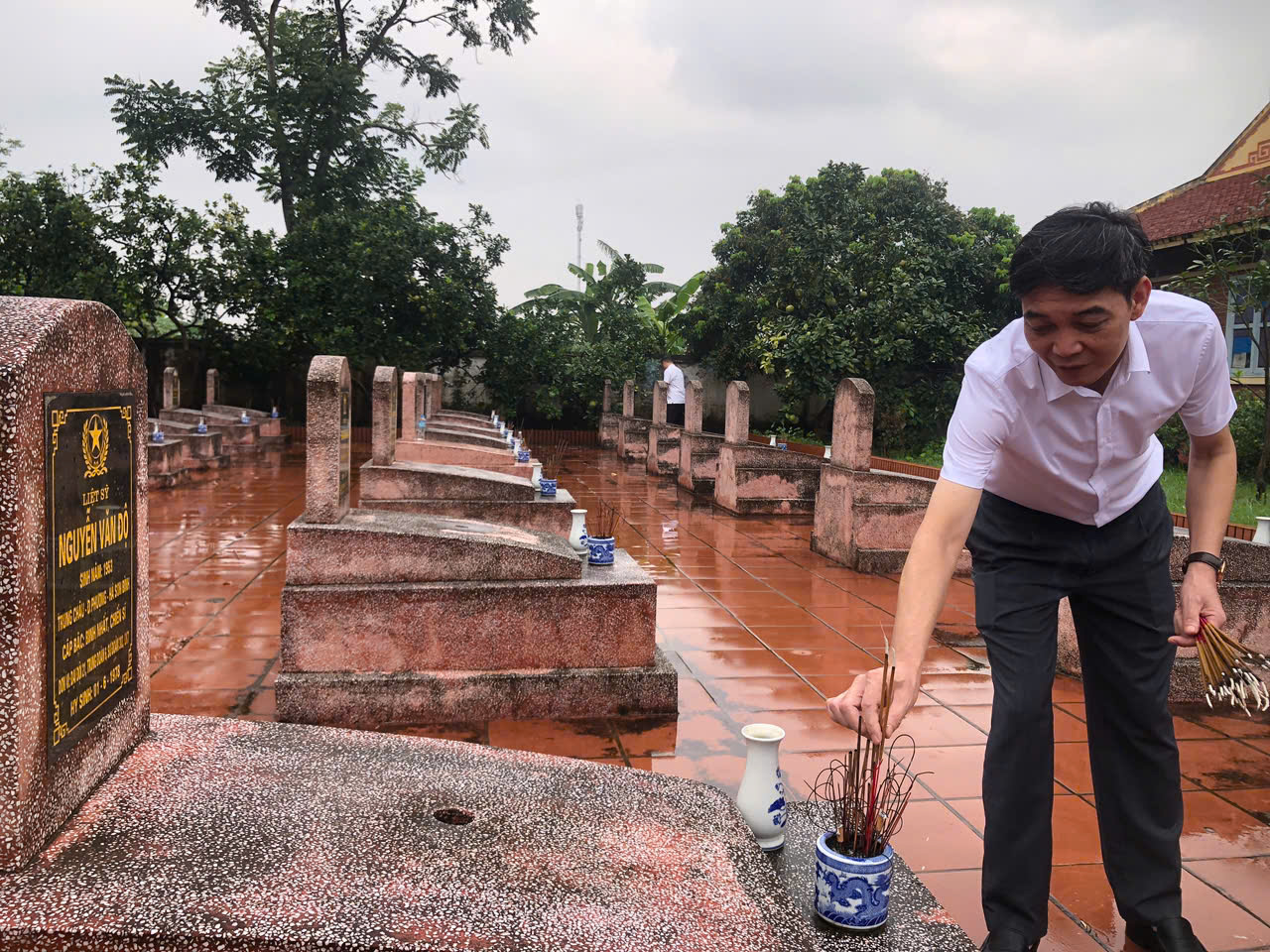 Dâng hương nhân kỷ niệm 80 năm Quốc khánh nước Cộng hòa xã hội chủ nghĩa Việt Nam (02/9/1945 - 02/9/2025)- Ảnh 4.