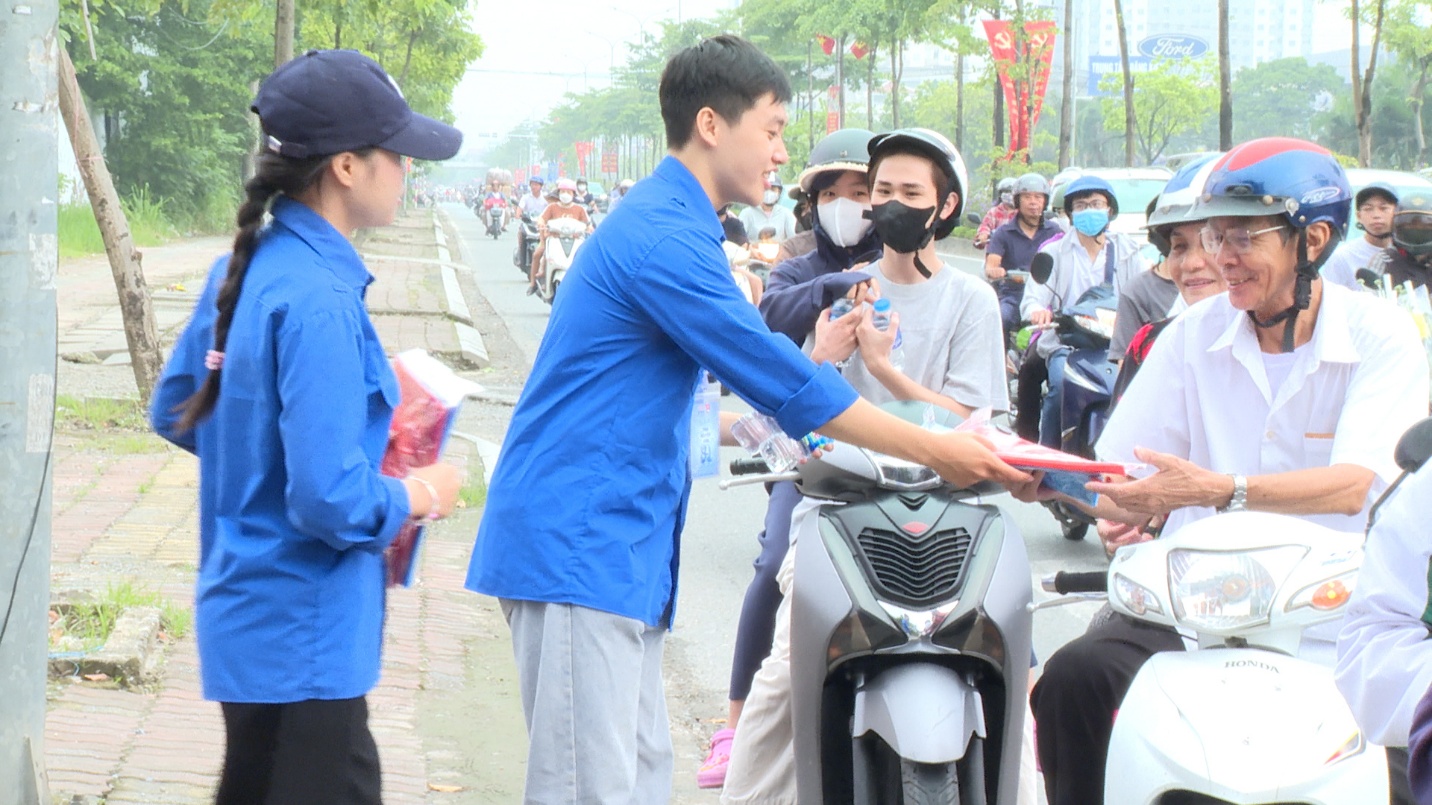 UBND xã Hoài Đức thăm, tặng quà lực lượng Đoàn Thanh niên tại điểm chốt hỗ trợ nhân dân dịp kỷ niệm 80 năm Quốc khánh 2/9- Ảnh 2.
