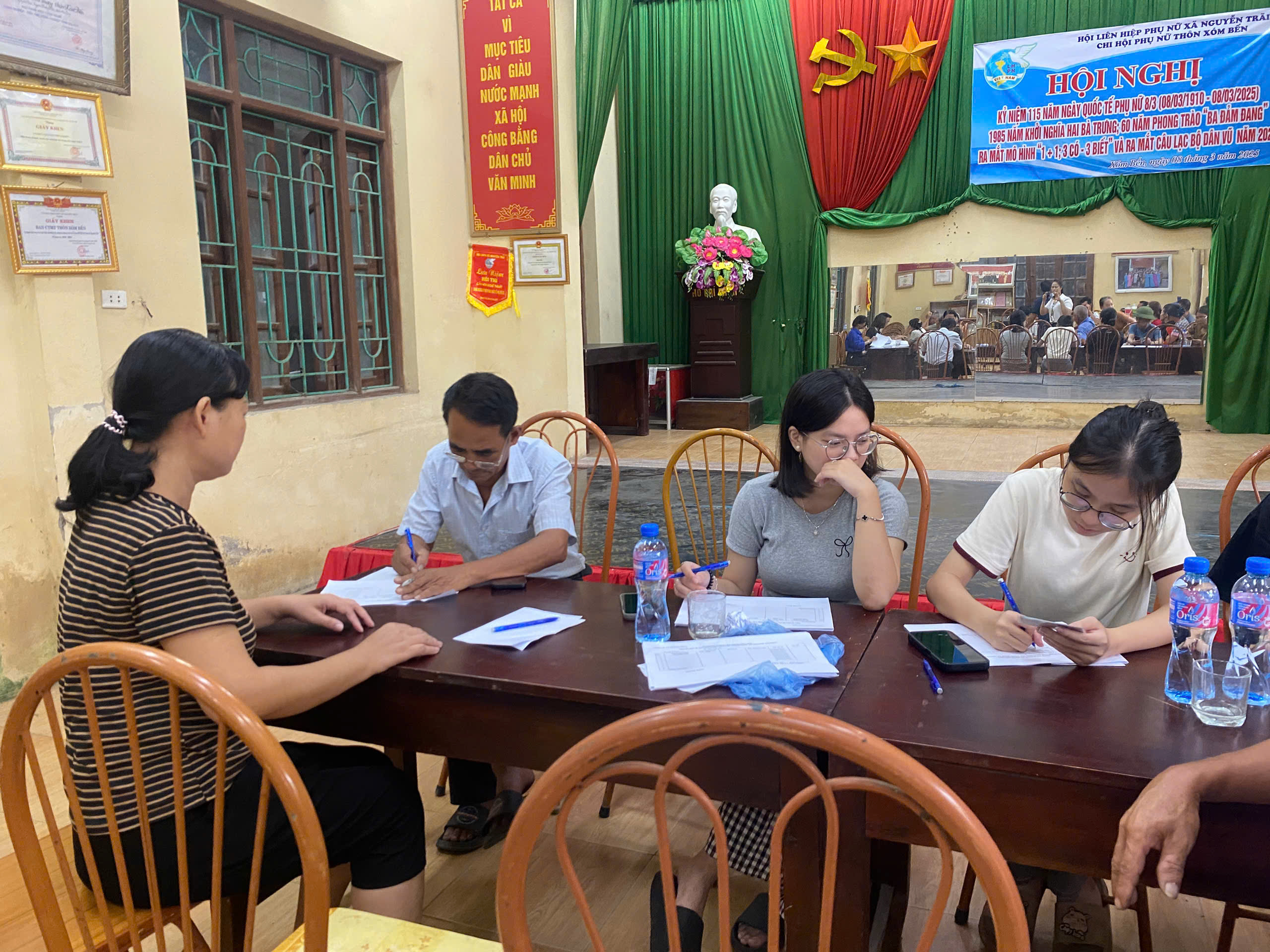 Những hình ảnh người dân xã Thượng Phúc nhận quà 2/9- Ảnh 5.