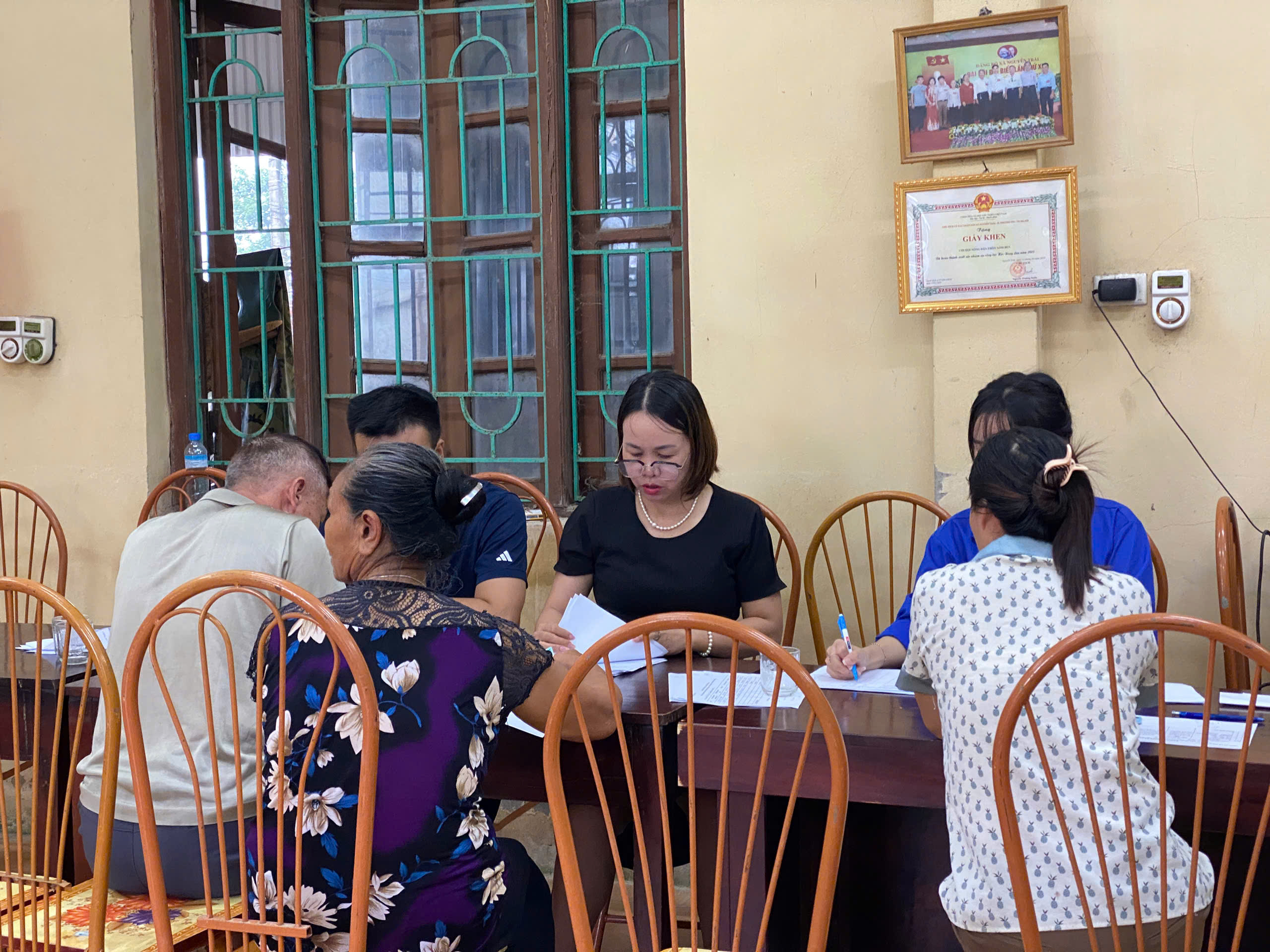 Những hình ảnh người dân xã Thượng Phúc nhận quà 2/9- Ảnh 6.