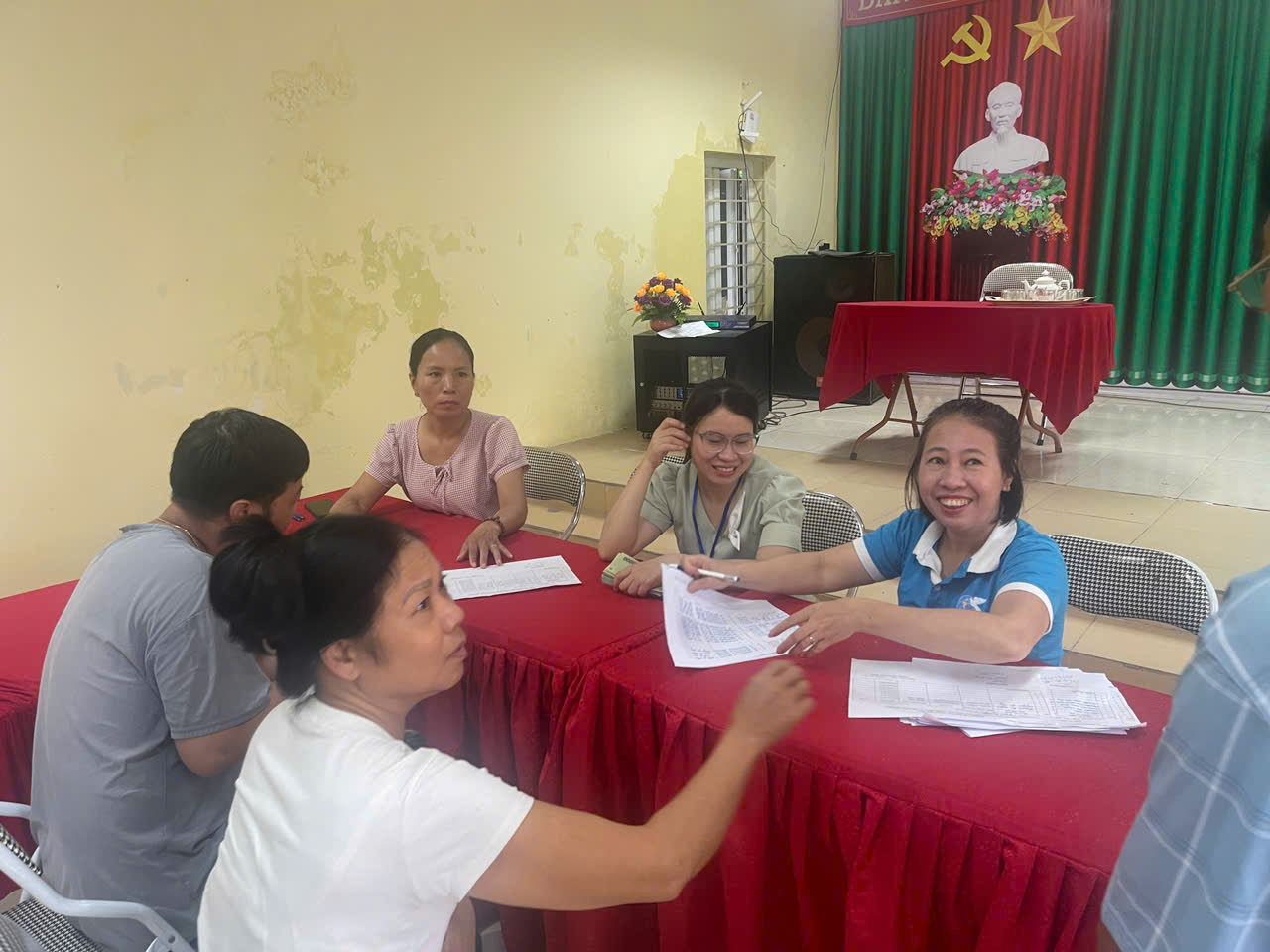 Những hình ảnh người dân xã Thượng Phúc nhận quà 2/9- Ảnh 7.