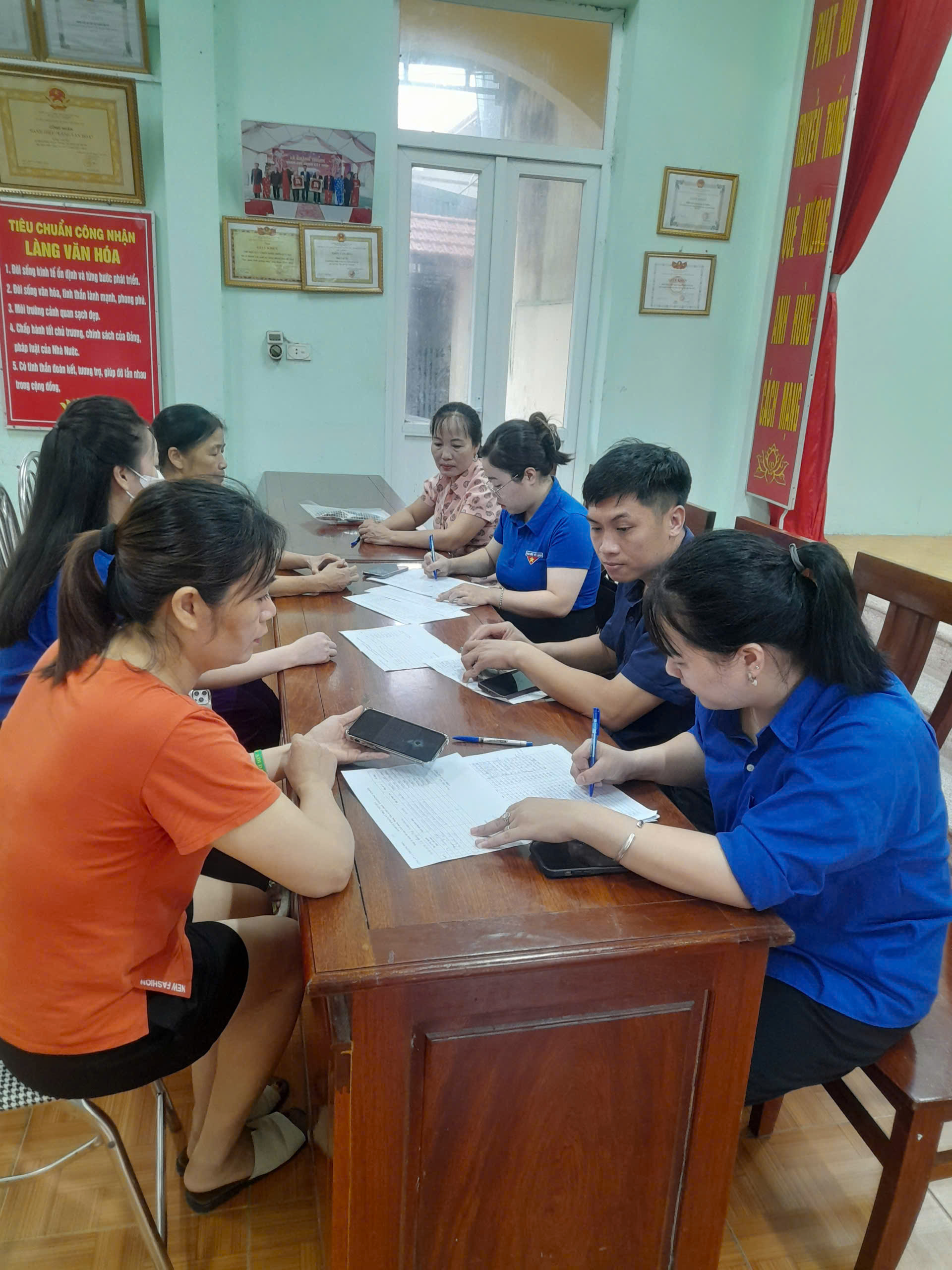 Những hình ảnh người dân xã Thượng Phúc nhận quà 2/9- Ảnh 8.