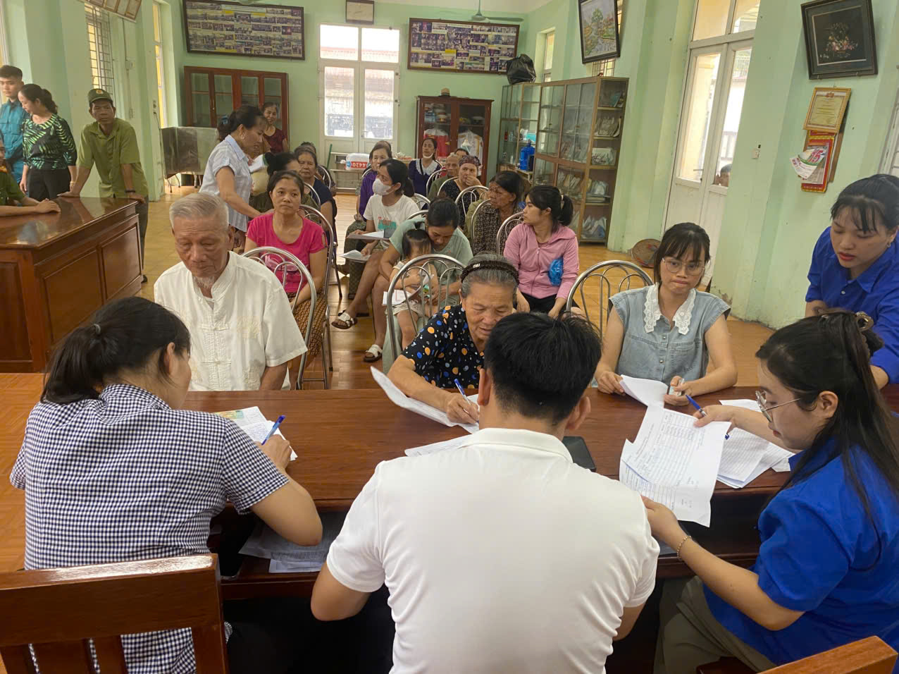 Những hình ảnh người dân xã Thượng Phúc nhận quà 2/9- Ảnh 11.