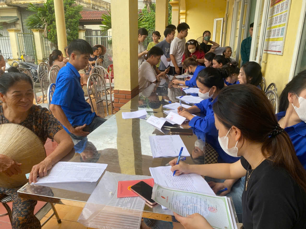 Những hình ảnh người dân xã Thượng Phúc nhận quà 2/9- Ảnh 12.