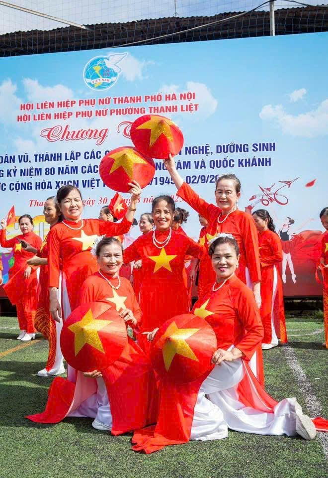 PHỤ NỮ THANH LIỆT ĐỒNG DIỄN DÂN VŨ VÀ CÔNG BỐ QUYẾT ĐỊNH CÁC CÂU LẠC BỘ VĂN NGHỆ , THỂ DỤC THỂ THAO.- Ảnh 2.