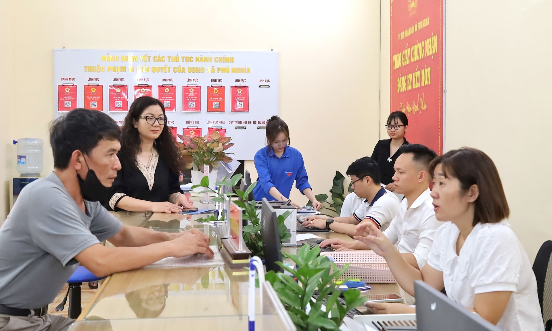 Để bộ máy cấp xã không quá sức, vận hành trơn tru- Ảnh 1.