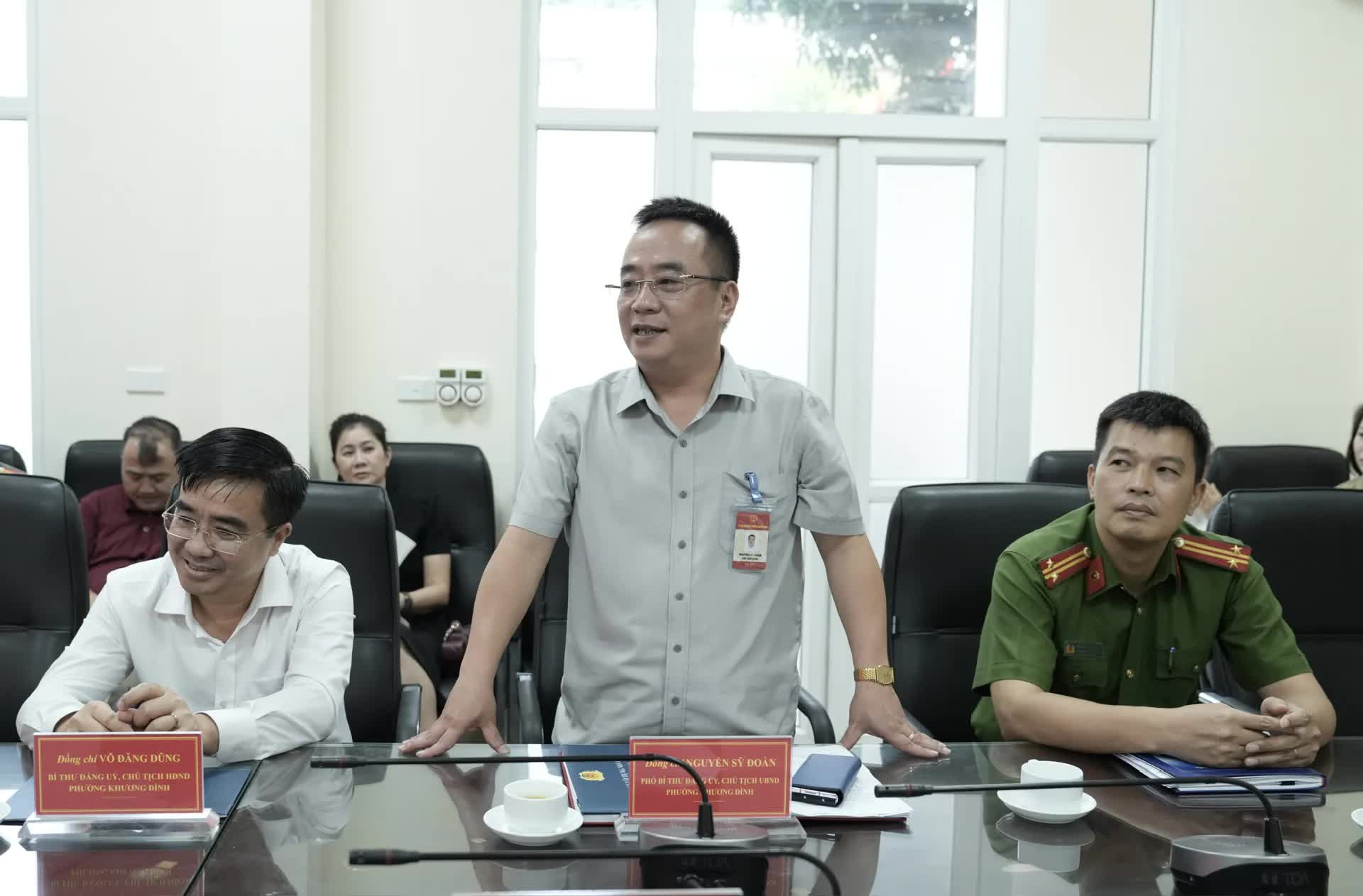 Khương Đình: Trao sổ đỏ đầu tiên sau khi vận hành chính quyền địa phương hai cấp- Ảnh 2.