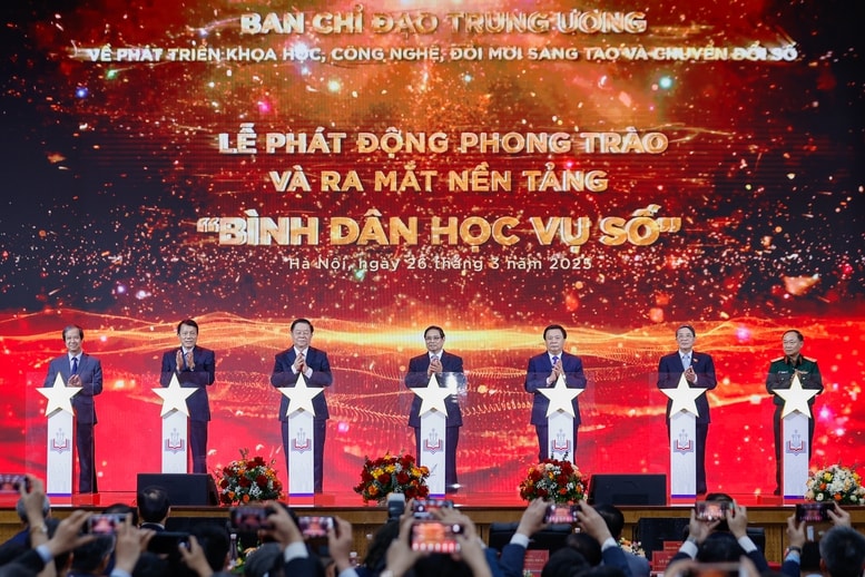 Từ phong trào bình dân học vụ để kháng chiến, kiến quốc đến “bình dân học vụ số” đưa đất nước hội nhập, phát triển trong kỷ nguyên mới- Ảnh 1.
