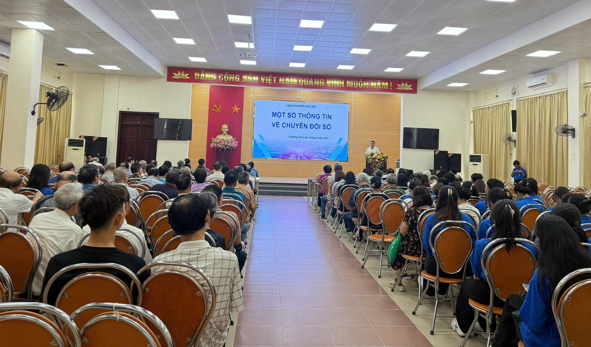 Chuỗi hoạt động triển khai thực hiện Chỉ thị 11 của UBND Thành phố Hà Nội, lan tỏa sâu rộng phong trào “Bình dân học vụ số” đến từng tổ dân phố, hộ gia đình- Ảnh 2.
