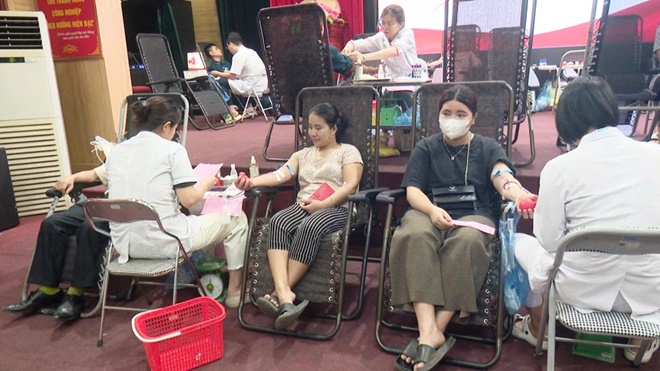 Hoài Đức quyết tâm hoàn thành chỉ tiêu hiến máu tình nguyện trong năm 2025- Ảnh 2.