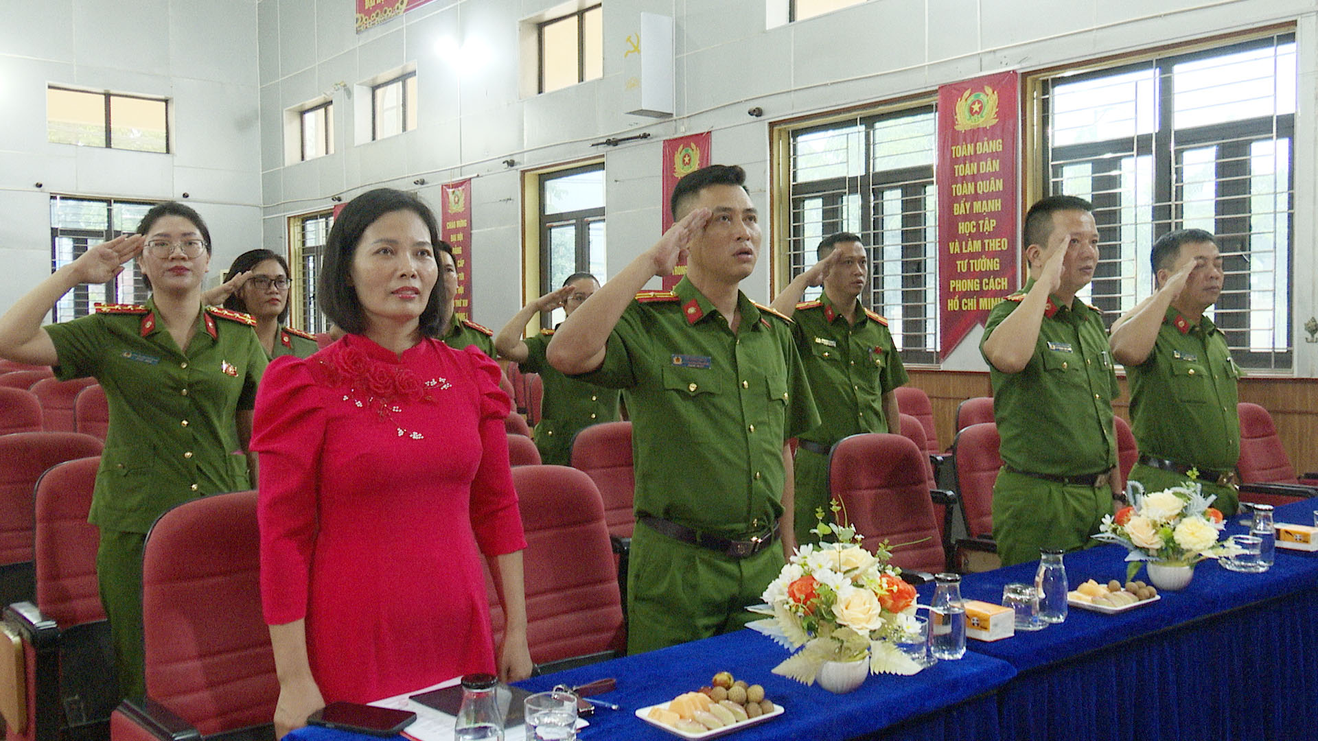 Công bố Quyết định thành lập và ra mắt Chi hội Phụ nữ, Chi đoàn Thanh niên Công an xã Sơn Đồng- Ảnh 2.