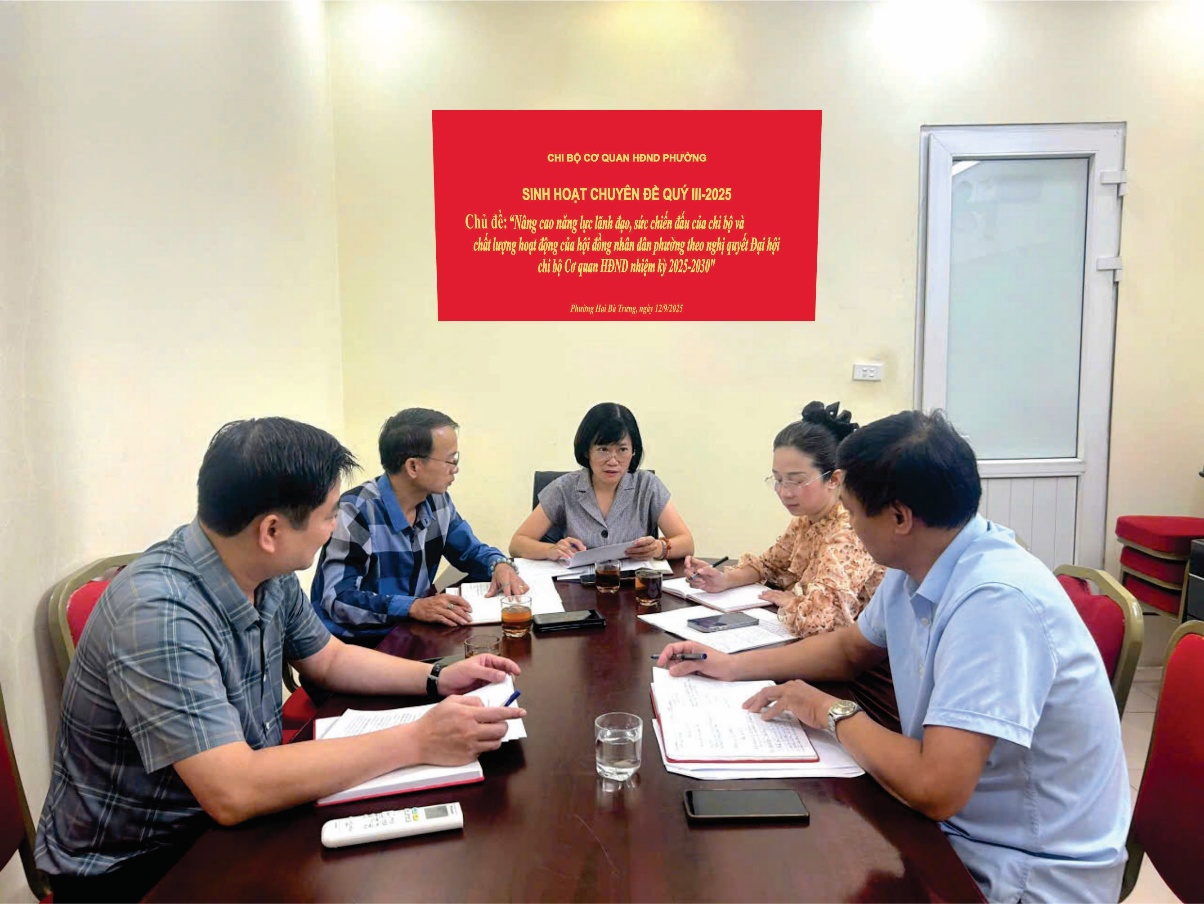 Chi bộ cơ quan HĐND phường Hai Bà Trưng sinh hoạt chuyên đề, quyết tâm nâng cao chất lượng hoạt động.- Ảnh 1.