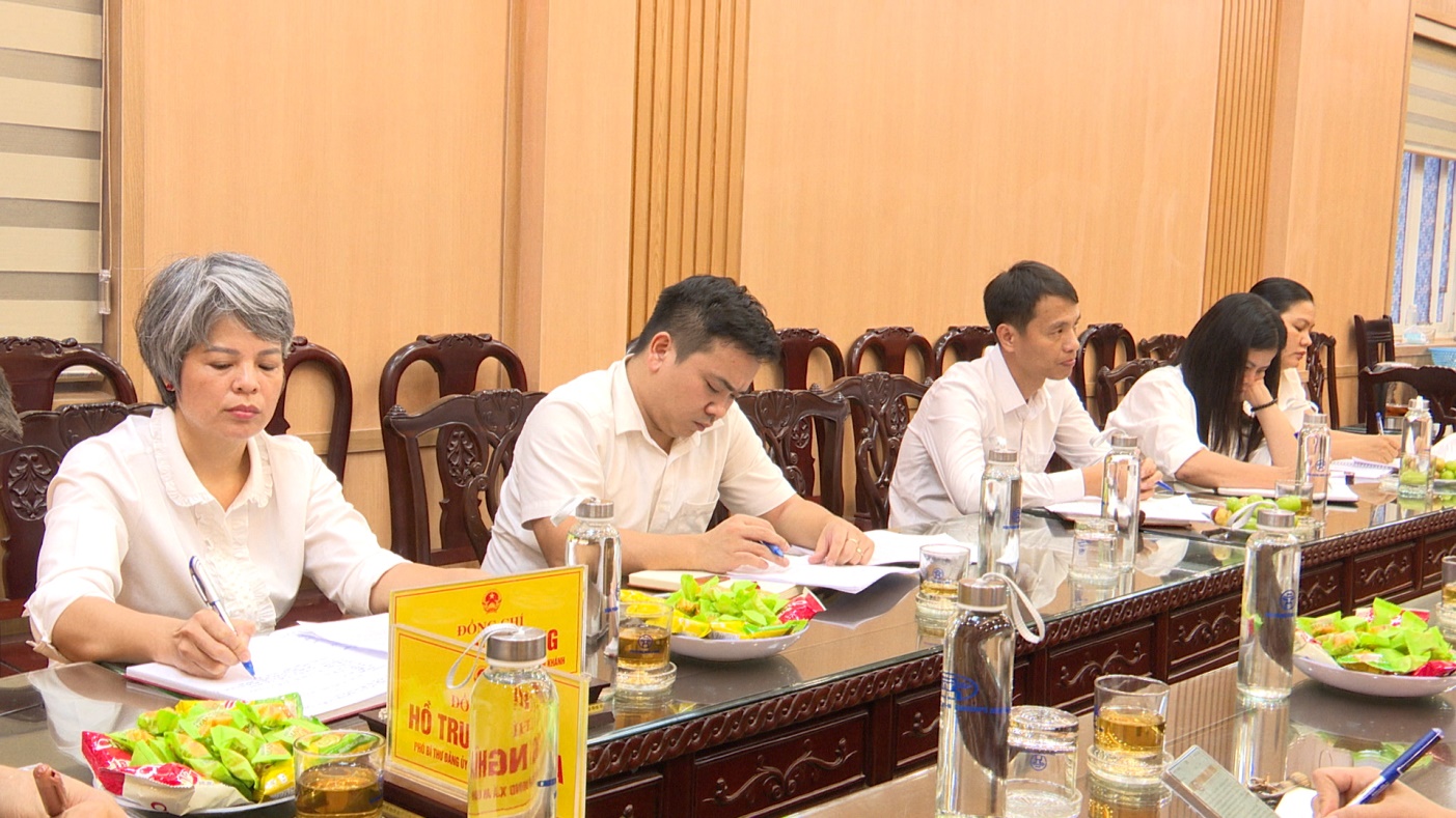 Đồng chí Phó Bí thư Đảng uỷ, Chủ tịch UBND xã An Khánh Hồ Trung Nghĩa làm việc với Điểm Phục vụ hành chính công- Ảnh 3.