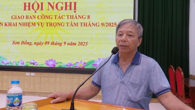 UBND xã giao ban triển khai nhiệm vụ tháng 9; công tác vệ sinh môi trường; cuộc thi "giữ gìn thôn, tổ dân phố sáng, xanh, sạch, đẹp, an toàn”; đổi tên các thôn bị trùng tên- Ảnh 4.